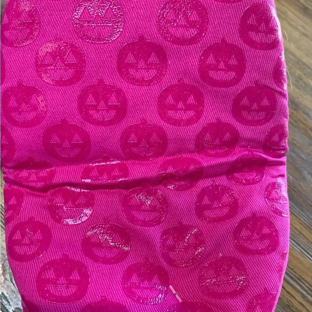 Cuisinart Silicone 2 Mini Oven Mitts and 2 Towels - Pink and Black